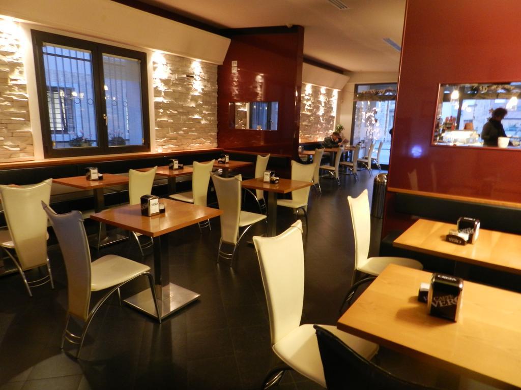 Locanda Trattoria Caffe Cavour Чіттаделла Екстер'єр фото