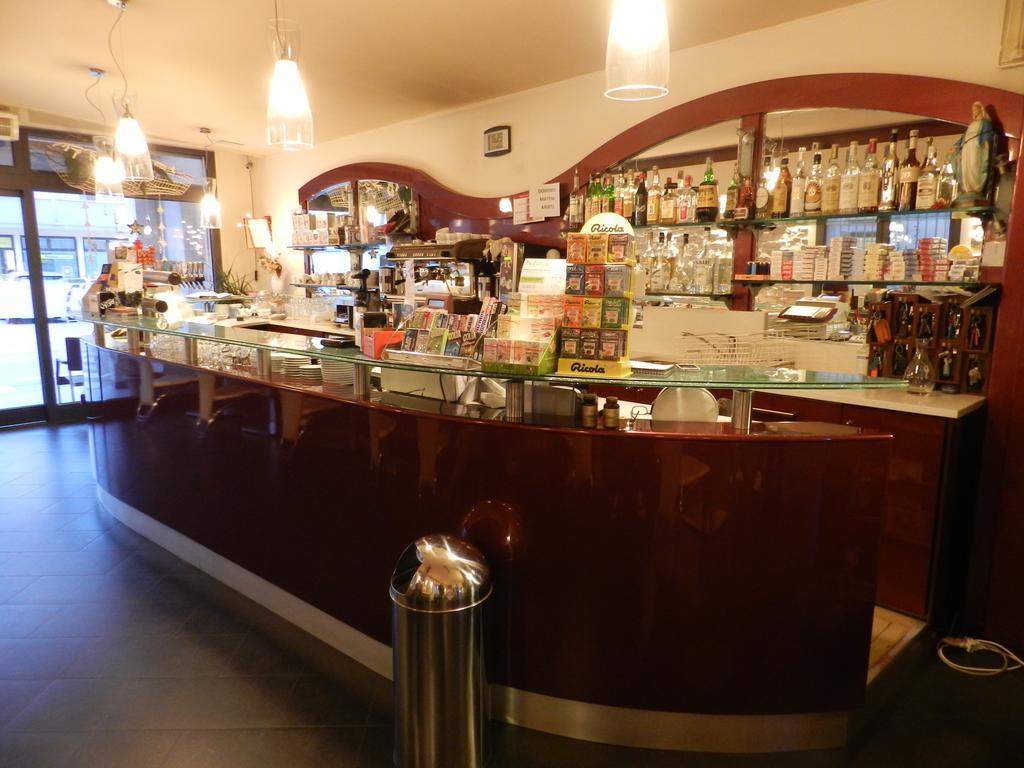 Locanda Trattoria Caffe Cavour Чіттаделла Екстер'єр фото