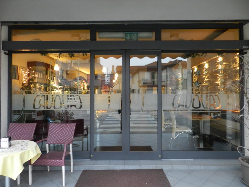 Locanda Trattoria Caffe Cavour Чіттаделла Екстер'єр фото